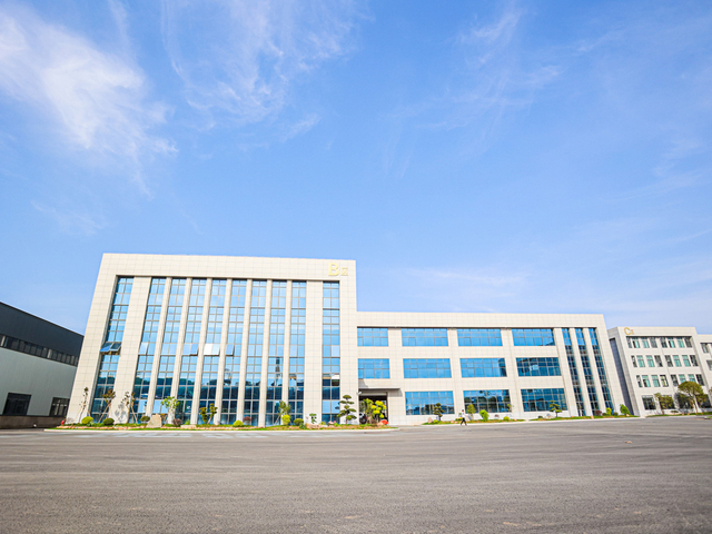 Vista frontale dell'edificio e della fabbrica Jiangxidekai New Materials Co., Ltd